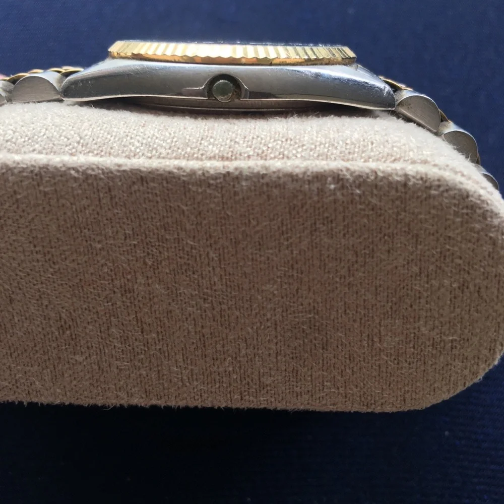 Classic Two-Tone Gold and Silver Men’s Quartz Watch - Brand: Seiko